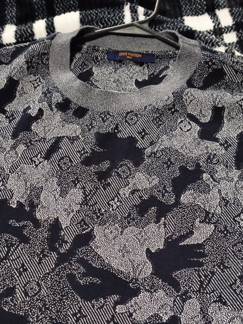 Louis Vuitton Tee Shirt - Picture 2 of 5